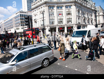 Ansicht von Oxford Circus zeigt neue Diagonale Kreuzung, West End, London, England, Vereinigtes Königreich Stockfoto