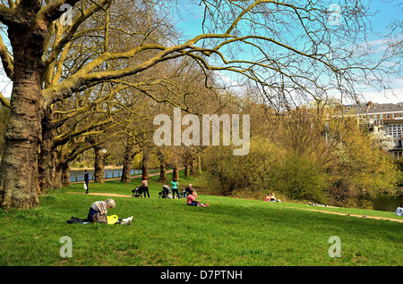 Hampstead Heath an einem sonnigen Frühlingstag Stockfoto
