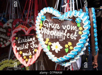 Oktoberfest, traditionelle Lebkuchenherzen, München, Bayern, Deutschland Stockfoto