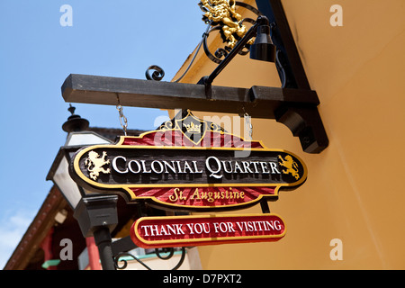 Koloniale Viertel Logo ist zu sehen auf einem hölzernen Schild in St. Augustine, Florida Stockfoto