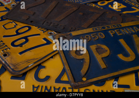 Array von Pennsylvania Nummernschilder scannen die Jahrzehnten. Stockfoto