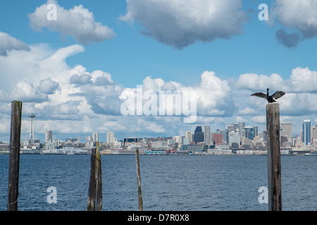 Downtown Seattle Skyline von West Seattle gesehen Stockfoto