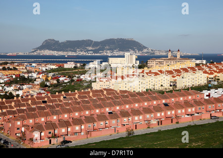 Spanische Stadt Algeciras und Gibraltar im Hintergrund Stockfoto