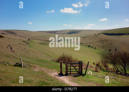 Fußweg über South Downs Richtung Mount Caburn Stockfoto