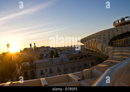 Sonnenuntergang über Sevilla von Metropol Parasol Panoramaterrasse Andalusien Spanien Europa Stockfoto