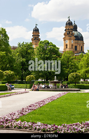 Hofgarten und die Theatiner-Kirche (Kirche), München, Oberbayern, Deutschland Stockfoto