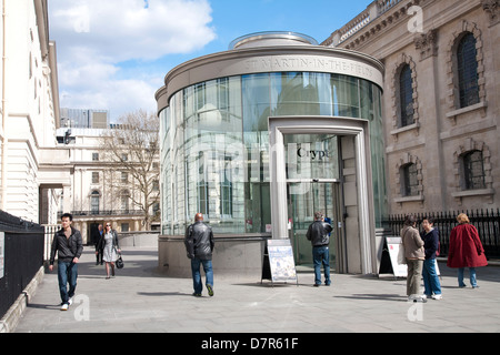 Eingang zum Cafe in der Krypta in St. Martin-in-the-Fields, London, England, Vereinigtes Königreich Stockfoto