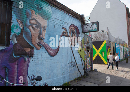 Eingang des Yaam, einer von Europas wichtigsten Orte für Jugend, Kultur und lifestyle Stockfoto