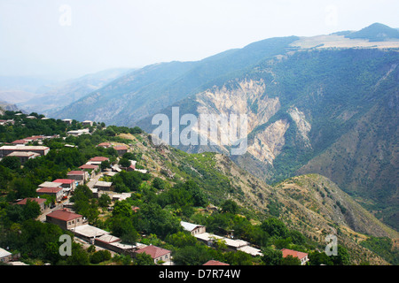 Bergdorf Halidzor Blick von Höhe in Armenien. Stockfoto