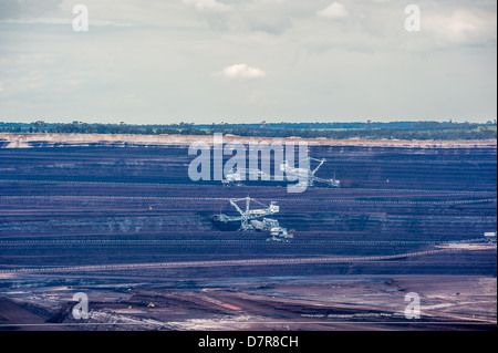 Die Loy Yang Kraftwerke offen geschnittenen Brown Coal Mine in Victoria, Australien. Stockfoto