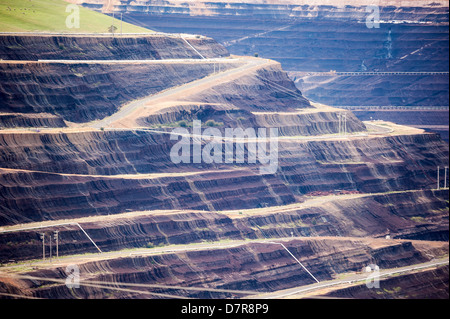 Die Loy Yang Kraftwerke offen geschnittenen Brown Coal Mine in Victoria, Australien. Stockfoto