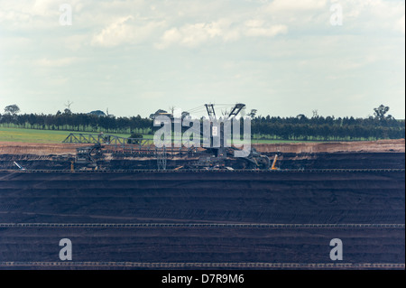 Die Loy Yang Kraftwerke offen geschnittenen Brown Coal Mine in Victoria, Australien. Stockfoto