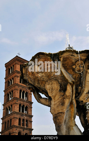 Brunnen und Basilica di Santa Maria in Cosmedin, Rom, Italien Stockfoto