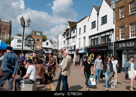 Menschen, Market Place, Kingston upon Thames, Großbritannien Stockfoto