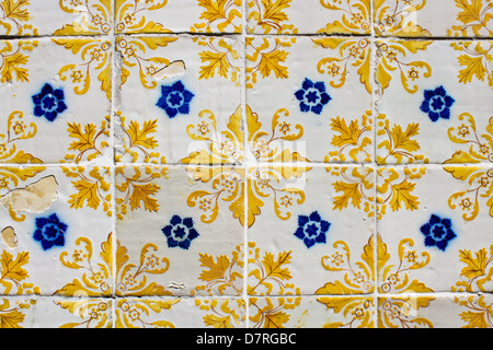 Traditionelle portugiesische Azulejos an einer Wand in Porto Stockfoto