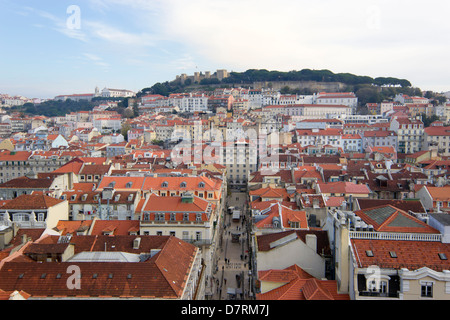 Lissabon, Portugal. Luftaufnahme der Stadt in Richtung Castelo São Jorge. Stockfoto