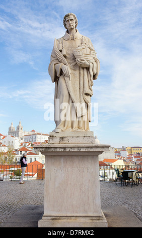 Stadtteil Alfama, Lissabon, Portugal. Statue von Sao Vicente. Stockfoto