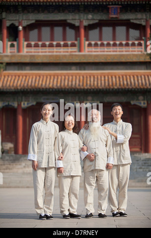 Porträt des chinesischen Volks mit Tai Ji Kleidung Stockfoto