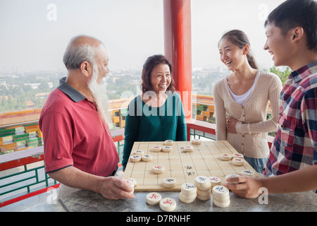 Chinesische Familie chinesisches Schach (Xiang Qi) Stockfoto