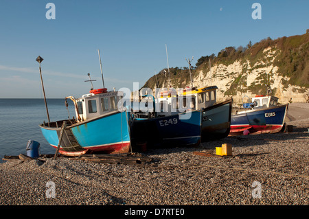 Angelboote/Fischerboote am Strand, Bier, Devon, England, UK Stockfoto