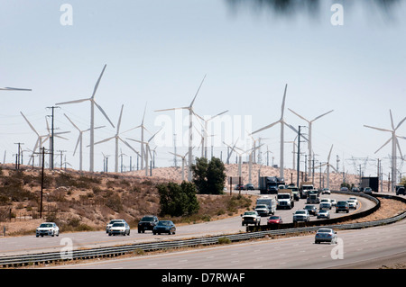 Windparks auf der Interstate 10, in der Nähe von Palm Springs, Kalifornien. Stockfoto