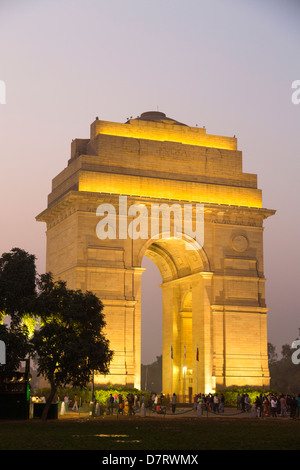 Indien, Uttar Pradesh, New Delhi, India Gate, die nachts beleuchtet Stockfoto