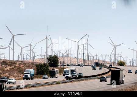 Windparks auf der Interstate 10, in der Nähe von Palm Springs, Kalifornien. Stockfoto