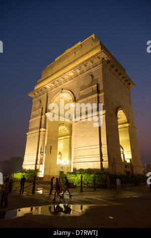 Indien, Uttar Pradesh, New Delhi, India Gate, die nachts beleuchtet Stockfoto