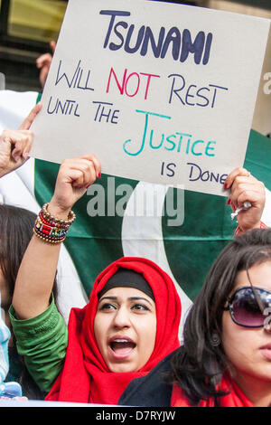 London, UK. 13. Mai 2013. Eine pakistanische Frau protestiert gegen angebliche rigging in der pakistanischen Parlamentswahl. Bildnachweis: Paul Davey/Alamy Live-Nachrichten Stockfoto