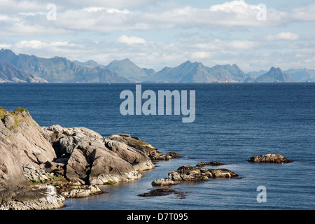 Malerische Aussicht auf Inseln der Lofoten in Norwegen an sonnigen Tag Stockfoto