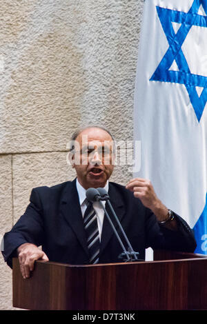 Jerusalem, Israel. 13. Mai 2013. Knesset Mitglied Hanna Swaid sei einer der fünf Vorschläge Misstrauensantrag gegen die Regierung. Alle Vorschläge scheiterten an Abstimmungen. Jerusalem, Israel. 13. Mai 2013.  Israelische Regierung kämpft gegen fünf Misstrauensantrag abgegebenen Opposition getrieben von geplanten wirtschaftlichen Kürzungen und geplanten Doppelhaushalt für 2013 / 14. Bildnachweis: Nir Alon/Alamy Live-Nachrichten Stockfoto