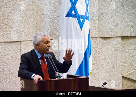 Jerusalem, Israel. 13. Mai 2013. Knesset Mitglied Israel Hasson sei einer der fünf Vorschläge Misstrauensantrag gegen die Regierung. Alle Vorschläge scheiterten an Abstimmungen. Jerusalem, Israel. 13. Mai 2013.  Israelische Regierung kämpft gegen fünf Misstrauensantrag abgegebenen Opposition getrieben von geplanten wirtschaftlichen Kürzungen und geplanten Doppelhaushalt für 2013 / 14. Bildnachweis: Nir Alon/Alamy Live-Nachrichten Stockfoto