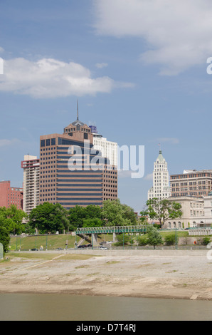 Tennessee, Memphis. Memphis Stadt Skyline und Riverboat Hafengebiet von Mud Island River Park. Stockfoto