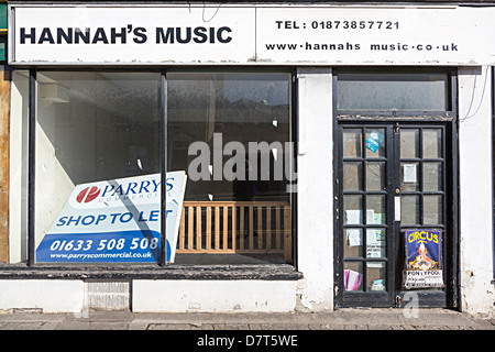 Geschlossen-Shop in schlechten Zustand der Reparatur, Abergavenny, Wales, UK Stockfoto