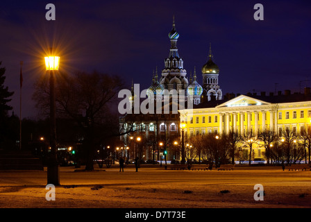 Russland. St. Petersburg. Auferstehungskirche (Retter auf vergossenen Blutes). Am Abend Leuchten. Stockfoto