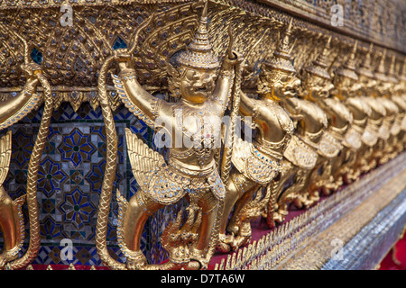 Grand Palace, Bangkok, Thailand - externe Dekoration des Ubosoth, die wichtigsten Gebäude des Wat Phra Kaew Stockfoto