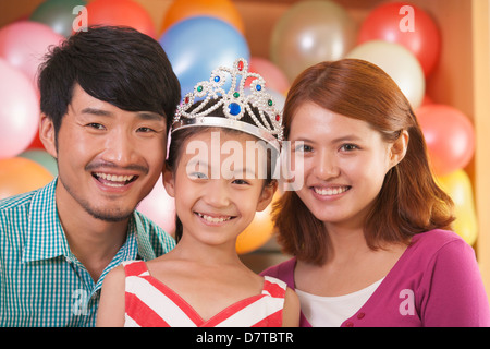 Porträt der Familie am Geburtstag Tochter Stockfoto