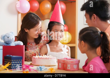 Familie feiern Mädchen Geburtstag Stockfoto