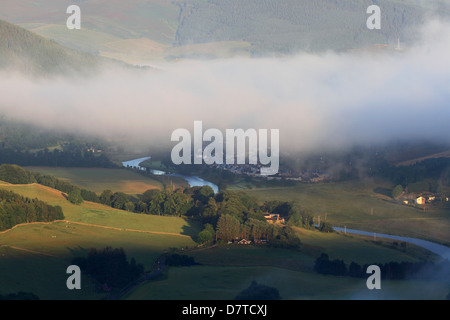 Sommermorgen Nebel über den Tweed Vally in der Nähe von Walkerburn Stockfoto