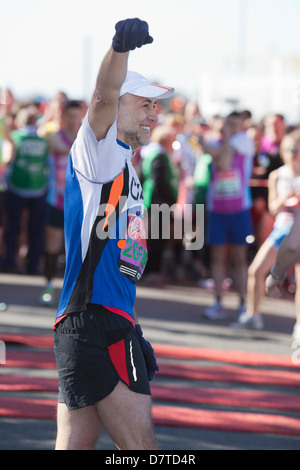 Küchenchef Michel Roux Jr. prominente Teilnehmer bei einem Fototermin vor dem Start des Rennens Virgin London Marathon 2013 Stockfoto