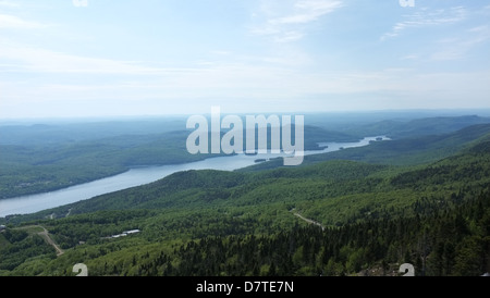 Auf dem Gipfel sehen Sie am Skigebiet Mont-Tremblant, Quebec. Stockfoto