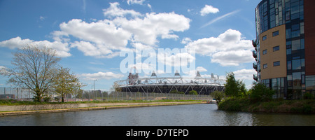 Ein Foto von dem Olympiastadion in London den Kanal entnommen Stockfoto