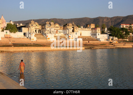 Pushkar-See mit Ghats, Rajasthan, Indien Stockfoto