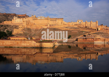 Amber Fort spiegelt sich in Maota See, Jaipur, Rajasthan, Indien Stockfoto