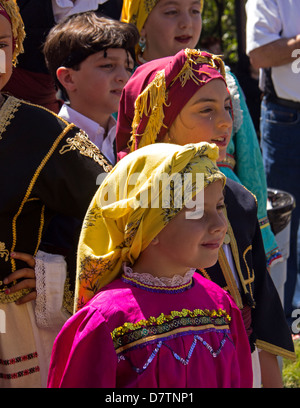 Junge minoischen griechischen Tänzerinnen im griechischen Festival, Novato, Kalifornien, USA, Nordamerika Stockfoto