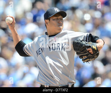 Hiroki Kuroda (Yankees), 12. Mai 2013 - MLB: Hiroki Kuroda der New York Yankees Stellplätze während der Baseball-Spiel gegen die Kansas City Royals im Kauffman Stadium in Kansas City, Missouri, Vereinigte Staaten. (Foto: AFLO) Stockfoto