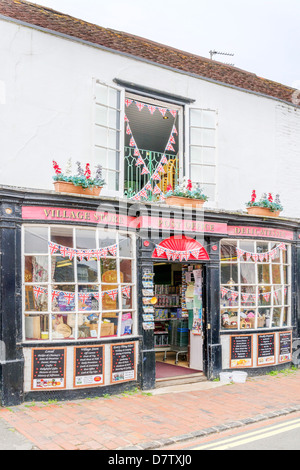 Post Office und Dorfladen, Touristenort, East Sussex, England, Vereinigtes Königreich Stockfoto