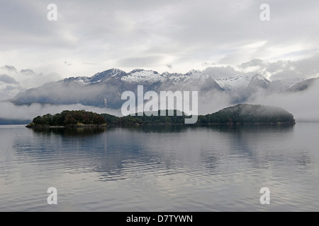 Lake Manapouri, zweifelhaft Sound, Fjordland National Park, UNESCO-Weltkulturerbe, Southland, Südinsel, Neuseeland Stockfoto