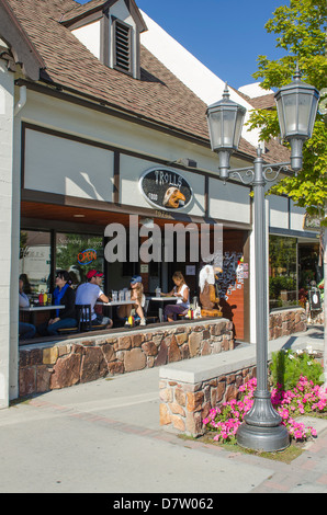 Innenstadt in das Dorf von Big Bear Lake, Kalifornien, USA Stockfoto