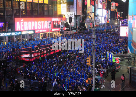 Nachtschwärmer, Menschenmengen, New Years Eve, Times Square, Manhattan, New York City, USA Stockfoto